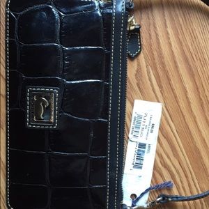 Dooney and Bourke wristlet, Simply Vera Handbag,
